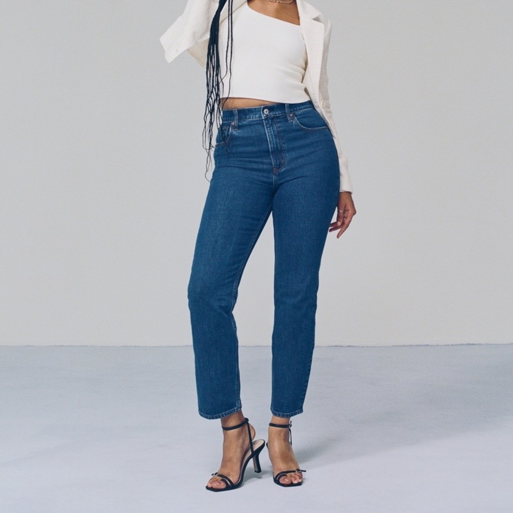 Abercrombie & Fitch Curve Love Ankle Straight Ultra High Rise jeans. 29/8 short